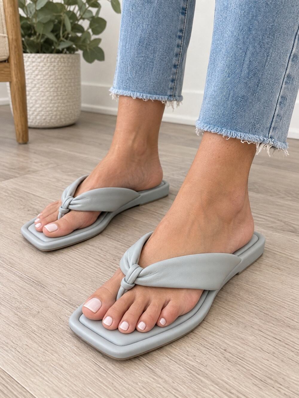 Brand New Mila Paoli Women's Size 9.5 US 41 EU Gray Slip On Thong Sandals Italy